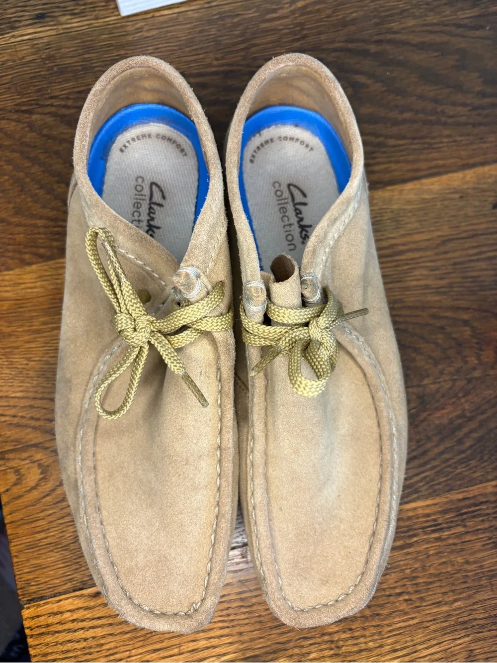 Clarks Men’s Wallabies Suede shoes in Beige-Tan